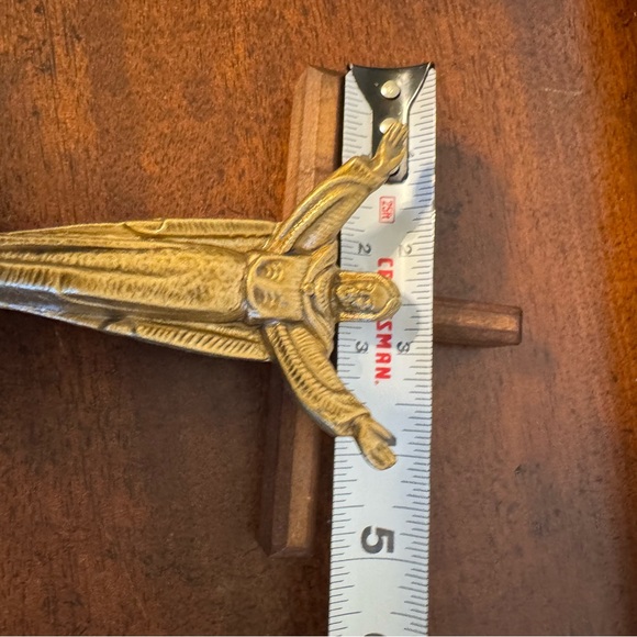 Risen Christ 10" Wood w/Brass Inlay Wall Crucifix - Picture 12 of 13